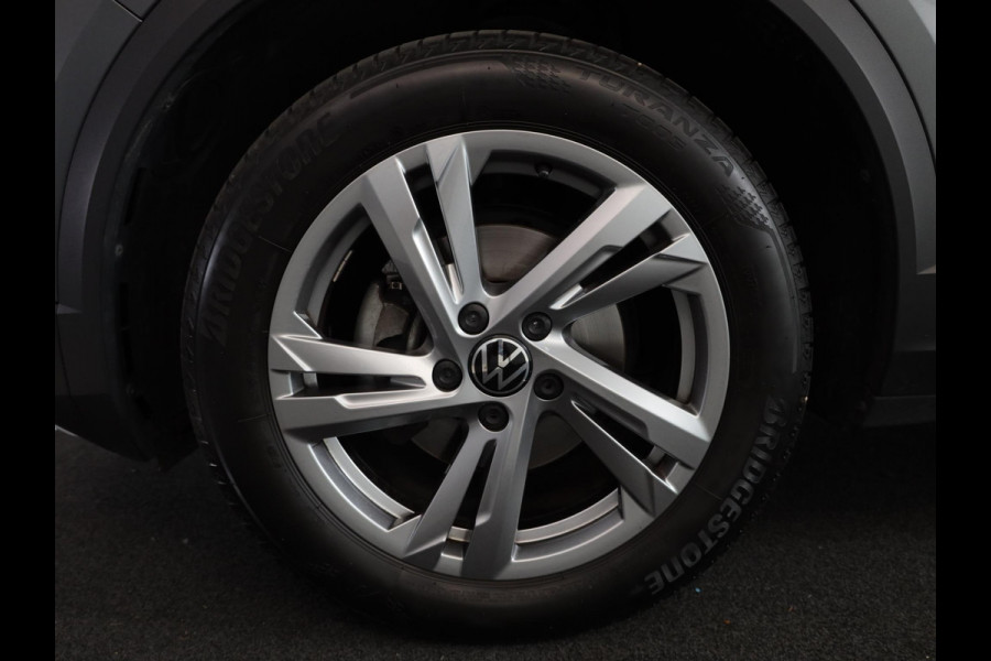 Volkswagen T-Roc 1.0 TSI Life 110 pk | Navigatie via App | Parkeersensoren (Park assist) | Achteruitrijcamera | Adaptieve cruise control | LED koplampen |