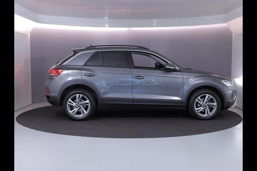 Volkswagen T-Roc 1.0 TSI Life 110 pk | Navigatie via App | Parkeersensoren (Park assist) | Achteruitrijcamera | Adaptieve cruise control | LED koplampen |