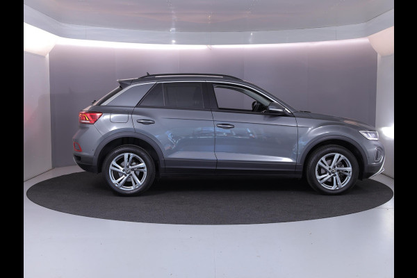 Volkswagen T-Roc 1.0 TSI Life 110 pk | Navigatie via App | Parkeersensoren (Park assist) | Achteruitrijcamera | Adaptieve cruise control | LED koplampen |