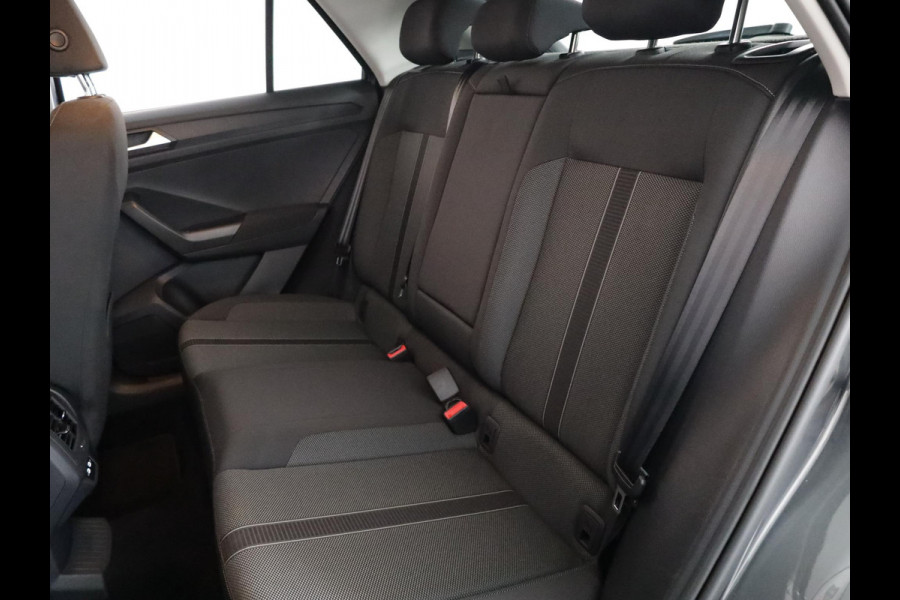 Volkswagen T-Roc 1.0 TSI Life 110 pk | Navigatie via App | Parkeersensoren (Park assist) | Achteruitrijcamera | Adaptieve cruise control | LED koplampen |