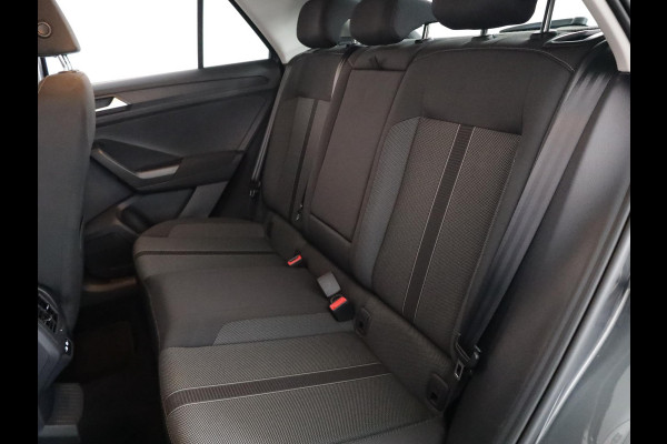 Volkswagen T-Roc 1.0 TSI Life 110 pk | Navigatie via App | Parkeersensoren (Park assist) | Achteruitrijcamera | Adaptieve cruise control | LED koplampen |