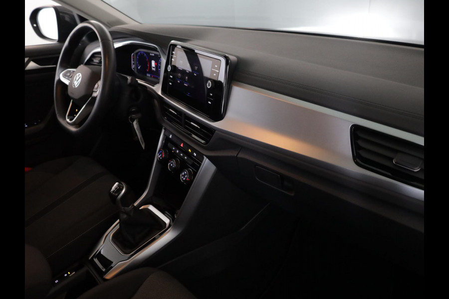 Volkswagen T-Roc 1.0 TSI Life 110 pk | Navigatie via App | Parkeersensoren (Park assist) | Achteruitrijcamera | Adaptieve cruise control | LED koplampen |