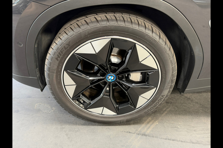 BMW iX3 High Executive 80 kWh | Pano | Sportstoelen | 360 | HUD | H&K | Adaptive Cruise | LED | ACC | Memory | NAP | NL Auto
