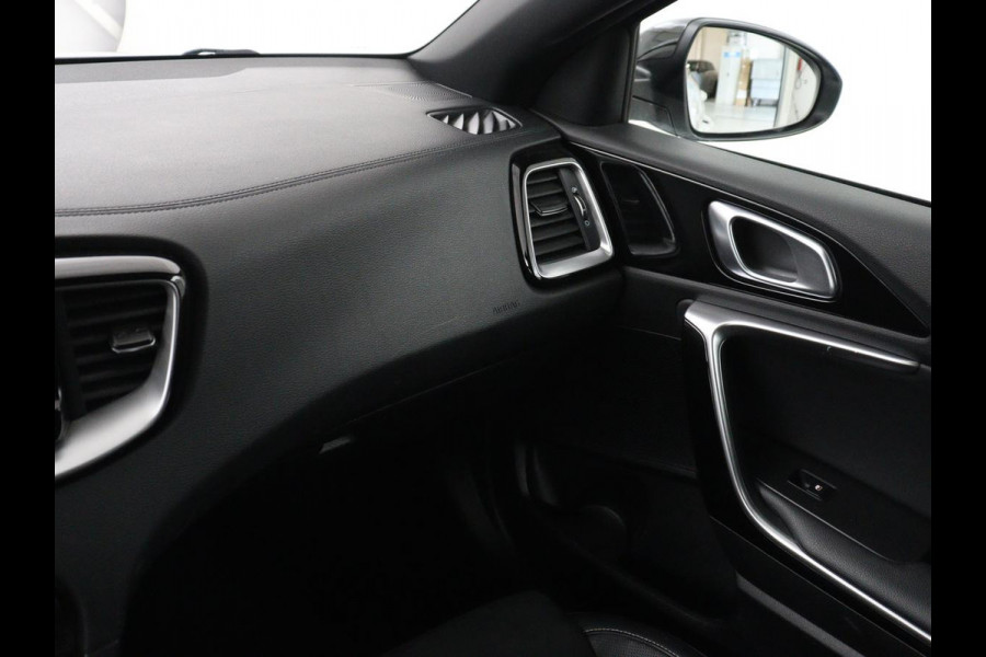 Kia ProCeed 1.5 T-GDI GT-Line | Panoramadak | Trekhaak | Half Leder | Stuur/stoelverwarming | Virtual dashboard | Adaptive cruise | Camera | Carplay | Dodehoek detectie |