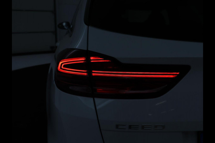 Kia ProCeed 1.5 T-GDI GT-Line | Panoramadak | Trekhaak | Half Leder | Stuur/stoelverwarming | Virtual dashboard | Adaptive cruise | Camera | Carplay | Dodehoek detectie |
