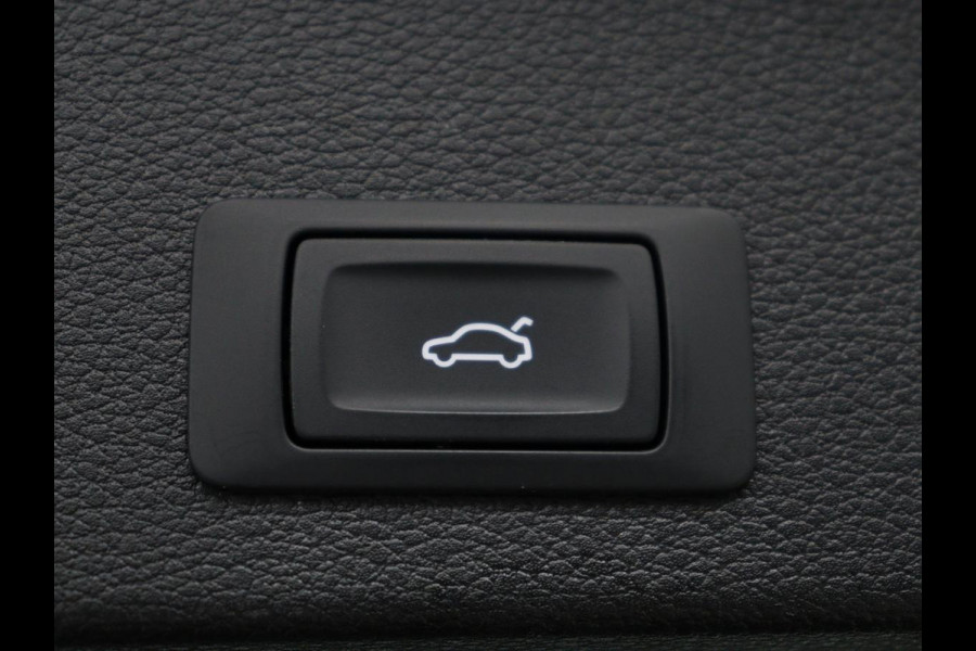 Audi Q2 30 TFSI Advanced edition | Panoramadak | Leder | Virtual Dashboard | Stoelverwarming | Climate control | Camera | Park assist | Cruise control | Navigatie |