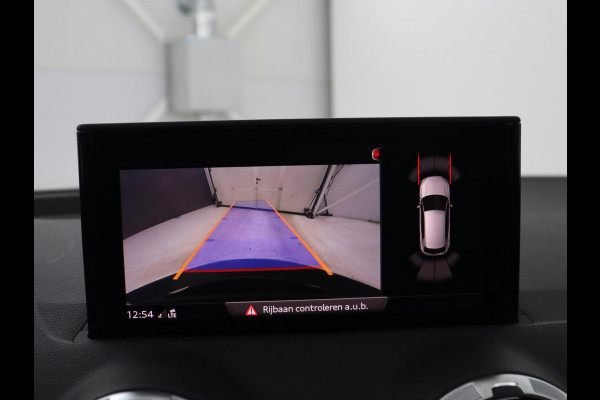 Audi Q2 30 TFSI Advanced edition | Panoramadak | Leder | Virtual Dashboard | Stoelverwarming | Climate control | Camera | Park assist | Cruise control | Navigatie |