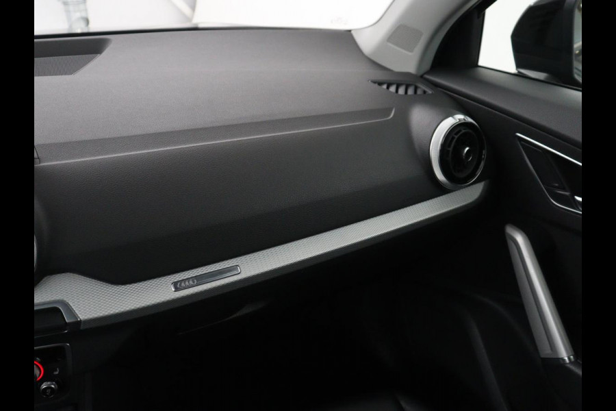 Audi Q2 30 TFSI Advanced edition | Panoramadak | Leder | Virtual Dashboard | Stoelverwarming | Climate control | Camera | Park assist | Cruise control | Navigatie |