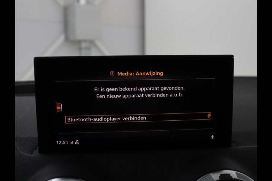 Audi Q2 30 TFSI Advanced edition | Panoramadak | Leder | Virtual Dashboard | Stoelverwarming | Climate control | Camera | Park assist | Cruise control | Navigatie |