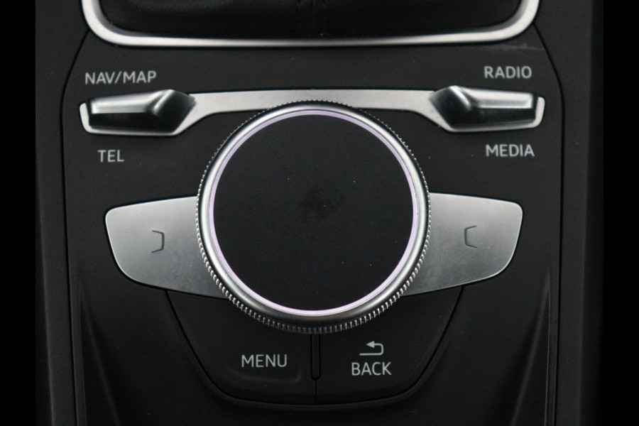 Audi Q2 30 TFSI Advanced edition | Panoramadak | Leder | Virtual Dashboard | Stoelverwarming | Climate control | Camera | Park assist | Cruise control | Navigatie |