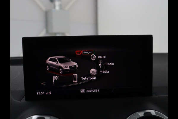 Audi Q2 30 TFSI Advanced edition | Panoramadak | Leder | Virtual Dashboard | Stoelverwarming | Climate control | Camera | Park assist | Cruise control | Navigatie |