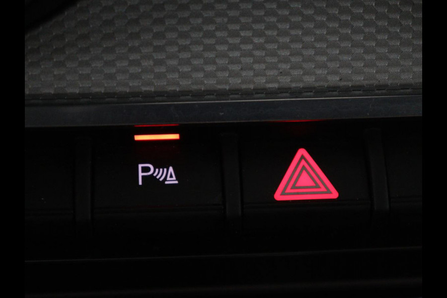 Audi Q2 30 TFSI Advanced edition | Panoramadak | Leder | Virtual Dashboard | Stoelverwarming | Climate control | Camera | Park assist | Cruise control | Navigatie |