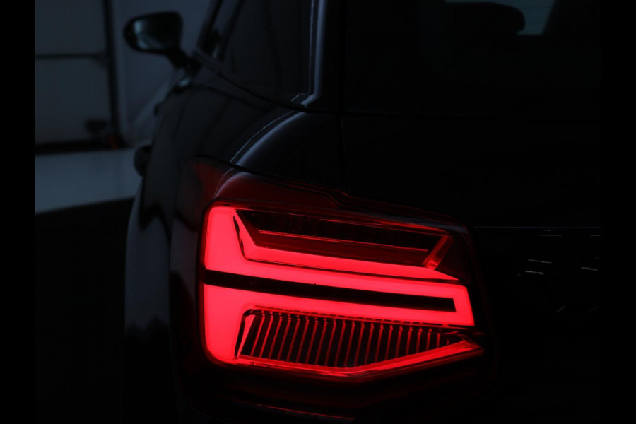 Audi Q2 30 TFSI Advanced edition | Panoramadak | Leder | Virtual Dashboard | Stoelverwarming | Climate control | Camera | Park assist | Cruise control | Navigatie |