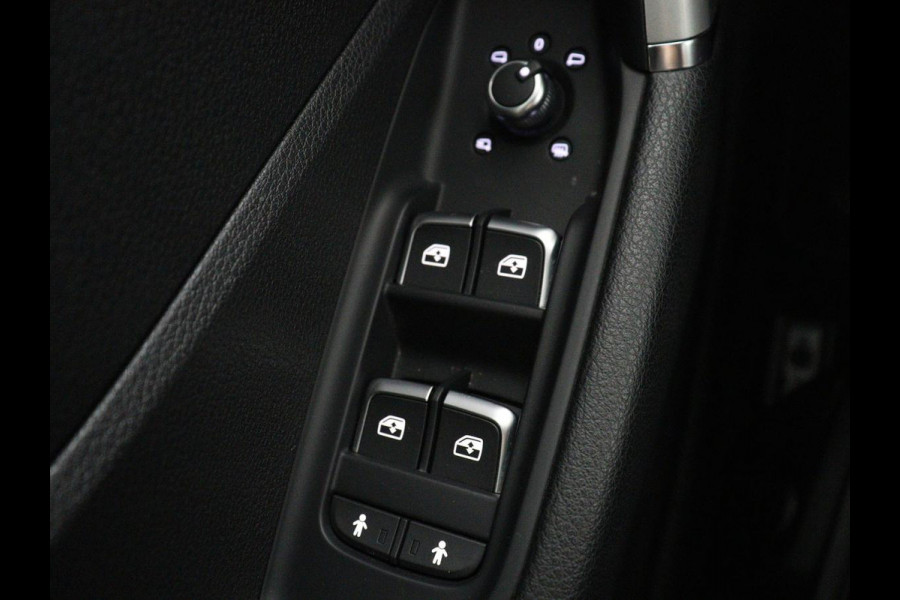 Audi Q2 30 TFSI Advanced edition | Panoramadak | Leder | Virtual Dashboard | Stoelverwarming | Climate control | Camera | Park assist | Cruise control | Navigatie |