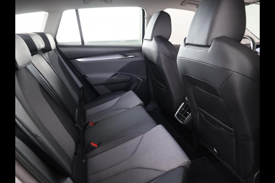Škoda Enyaq 50 Selection 170 pk | SoH 100% | Navigatie | Parkeersensoren | Achteruitrijcamera | Lichtmetalen velgen 19" |