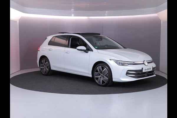 Volkswagen Golf 1.5 eHybrid Style Edition 204 pk Automaat (DSG) | Verlengde garantie | Navigatie | Panoramadak | Trekhaak (wegklapbaar) | Parkeersensoren (Park assist) | Achteruitrijcamera | Head-up display |