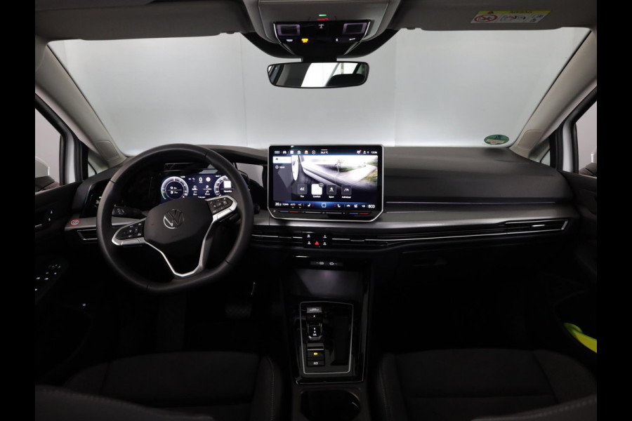 Volkswagen Golf 1.5 eHybrid Style Edition 204 pk Automaat (DSG) | Verlengde garantie | Navigatie | Panoramadak | Trekhaak (wegklapbaar) | Parkeersensoren (Park assist) | Achteruitrijcamera | Head-up display |