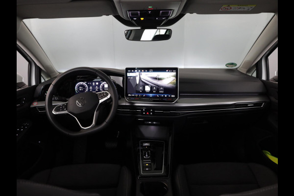 Volkswagen Golf 1.5 eHybrid Style Edition 204 pk Automaat (DSG) | Verlengde garantie | Navigatie | Panoramadak | Trekhaak (wegklapbaar) | Parkeersensoren (Park assist) | Achteruitrijcamera | Head-up display |