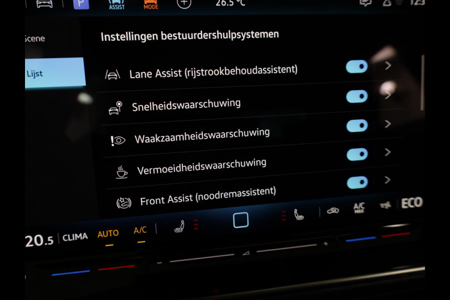 Volkswagen Golf 1.5 eHybrid Style Edition 204 pk Automaat (DSG) | Verlengde garantie | Navigatie | Panoramadak | Trekhaak (wegklapbaar) | Parkeersensoren (Park assist) | Achteruitrijcamera | Head-up display |