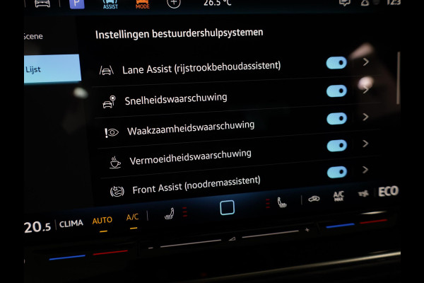 Volkswagen Golf 1.5 eHybrid Style Edition 204 pk Automaat (DSG) | Verlengde garantie | Navigatie | Panoramadak | Trekhaak (wegklapbaar) | Parkeersensoren (Park assist) | Achteruitrijcamera | Head-up display |