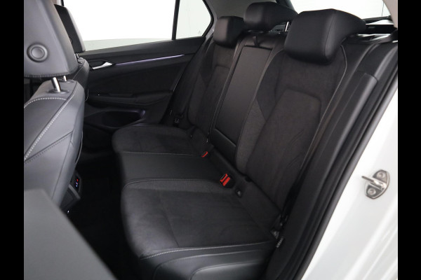 Volkswagen Golf 1.5 eHybrid Style Edition 204 pk Automaat (DSG) | Verlengde garantie | Navigatie | Panoramadak | Trekhaak (wegklapbaar) | Parkeersensoren (Park assist) | Achteruitrijcamera | Head-up display |