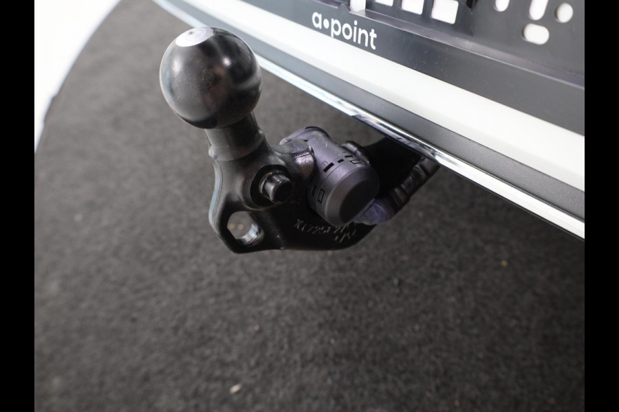 Volkswagen Golf 1.5 eHybrid Style Edition 204 pk Automaat (DSG) | Verlengde garantie | Navigatie | Panoramadak | Trekhaak (wegklapbaar) | Parkeersensoren (Park assist) | Achteruitrijcamera | Head-up display |