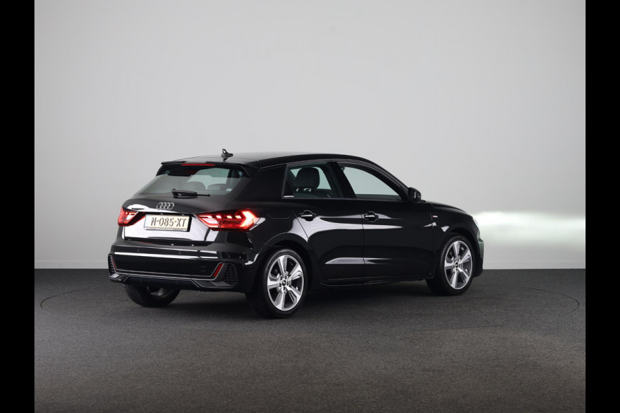 Audi A1 Sportback 30 TFSI S edition 110PK | Navigatie | 17 inch Lichtmetalen velgen | Climatronic | Led verlichting | Parkeersensoren voor en achter | S-line interieur