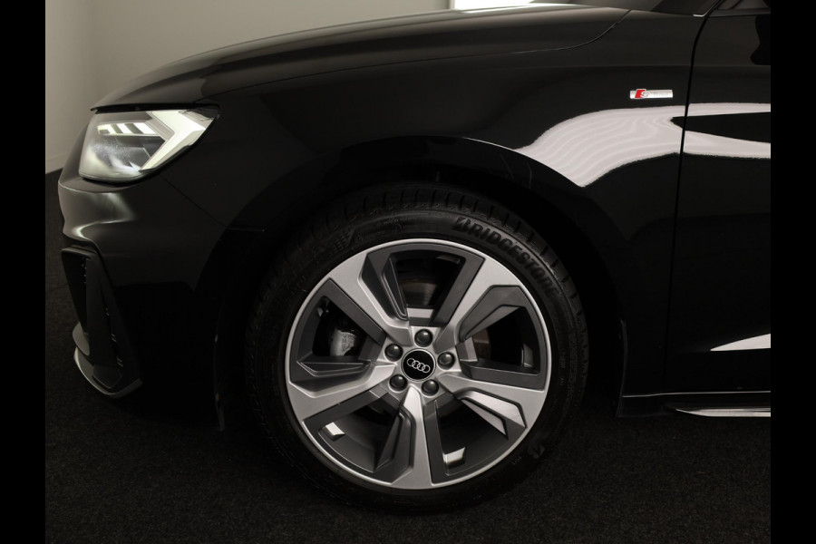 Audi A1 Sportback 30 TFSI S edition 110PK | Navigatie | 17 inch Lichtmetalen velgen | Climatronic | Led verlichting | Parkeersensoren voor en achter | S-line interieur