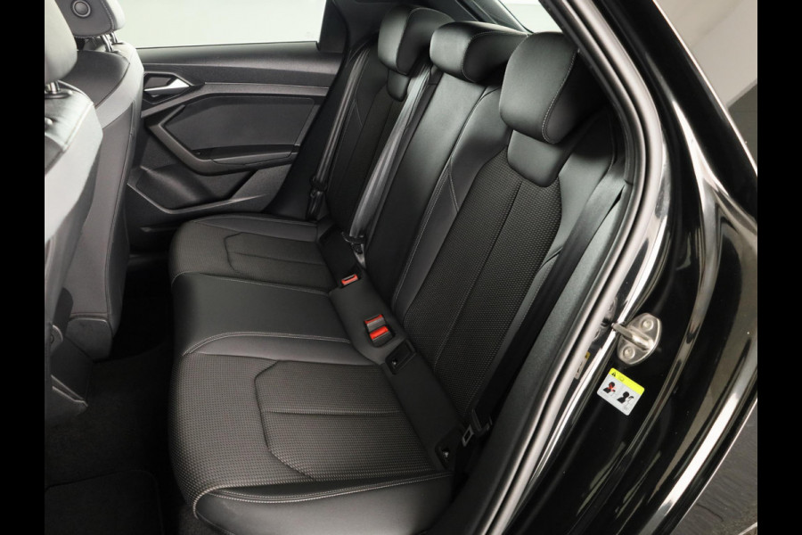 Audi A1 Sportback 30 TFSI S edition 110PK | Navigatie | 17 inch Lichtmetalen velgen | Climatronic | Led verlichting | Parkeersensoren voor en achter | S-line interieur