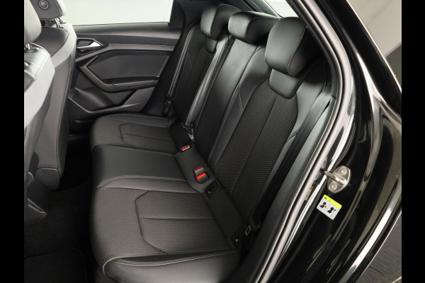 Audi A1 Sportback 30 TFSI S edition 110PK | Navigatie | 17 inch Lichtmetalen velgen | Climatronic | Led verlichting | Parkeersensoren voor en achter | S-line interieur