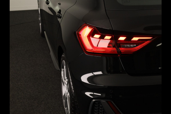 Audi A1 Sportback 30 TFSI S edition 110PK | Navigatie | 17 inch Lichtmetalen velgen | Climatronic | Led verlichting | Parkeersensoren voor en achter | S-line interieur