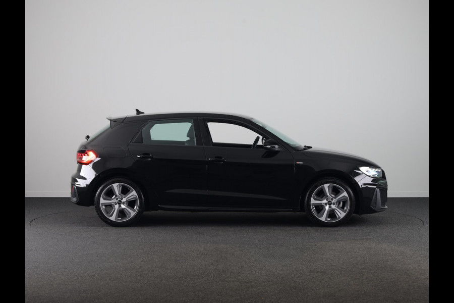Audi A1 Sportback 30 TFSI S edition 110PK | Navigatie | 17 inch Lichtmetalen velgen | Climatronic | Led verlichting | Parkeersensoren voor en achter | S-line interieur