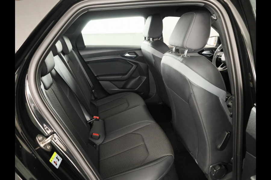 Audi A1 Sportback 30 TFSI S edition 110PK | Navigatie | 17 inch Lichtmetalen velgen | Climatronic | Led verlichting | Parkeersensoren voor en achter | S-line interieur