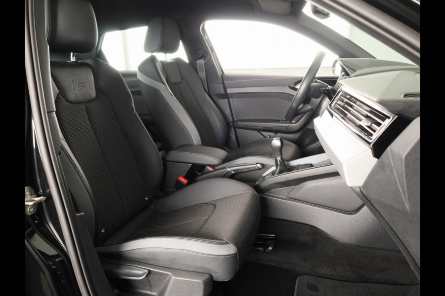 Audi A1 Sportback 30 TFSI S edition 110PK | Navigatie | 17 inch Lichtmetalen velgen | Climatronic | Led verlichting | Parkeersensoren voor en achter | S-line interieur
