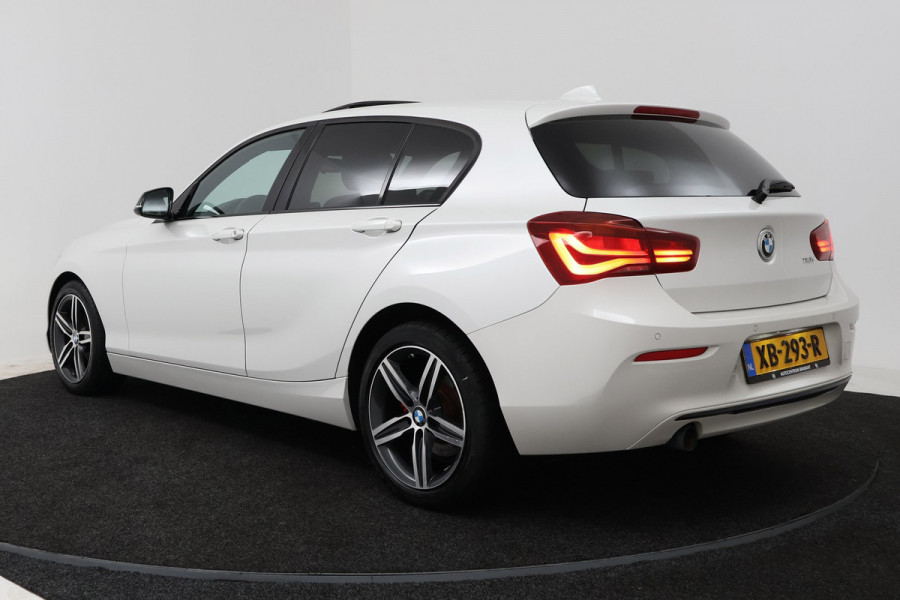 BMW 1-serie 118i High Executive Sport-Line (SCHUIF/KANTELDAK, GROOT-NAVIGATIE, STOELVERWARMING, SPORTSTOELEN, HARMAN KARDON)