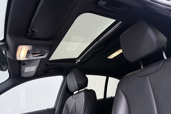 BMW 1-serie 118i High Executive Sport-Line (SCHUIF/KANTELDAK, GROOT-NAVIGATIE, STOELVERWARMING, SPORTSTOELEN, HARMAN KARDON)