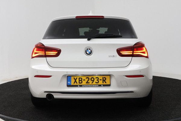 BMW 1-serie 118i High Executive Sport-Line (SCHUIF/KANTELDAK, GROOT-NAVIGATIE, STOELVERWARMING, SPORTSTOELEN, HARMAN KARDON)