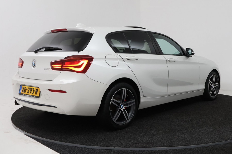 BMW 1-serie 118i High Executive Sport-Line (SCHUIF/KANTELDAK, GROOT-NAVIGATIE, STOELVERWARMING, SPORTSTOELEN, HARMAN KARDON)