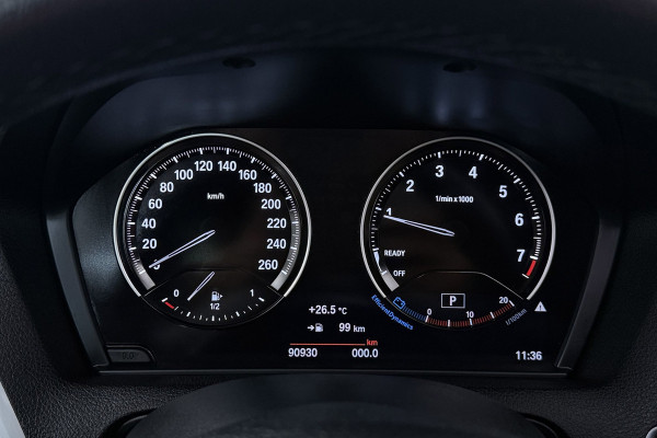 BMW 1-serie 118i High Executive Sport-Line (SCHUIF/KANTELDAK, GROOT-NAVIGATIE, STOELVERWARMING, SPORTSTOELEN, HARMAN KARDON)