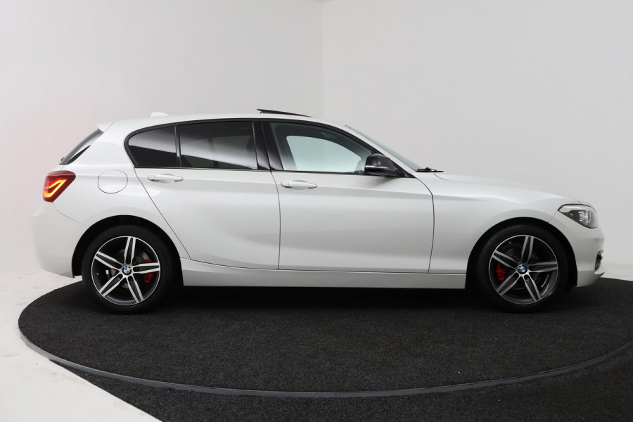 BMW 1-serie 118i High Executive Sport-Line (SCHUIF/KANTELDAK, GROOT-NAVIGATIE, STOELVERWARMING, SPORTSTOELEN, HARMAN KARDON)