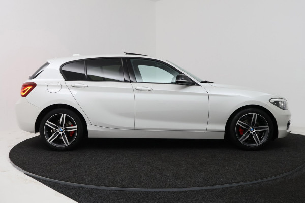 BMW 1-serie 118i High Executive Sport-Line (SCHUIF/KANTELDAK, GROOT-NAVIGATIE, STOELVERWARMING, SPORTSTOELEN, HARMAN KARDON)