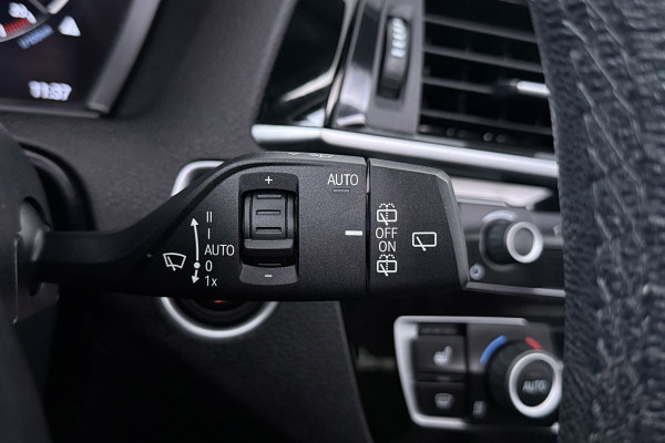 BMW 1-serie 118i High Executive Sport-Line (SCHUIF/KANTELDAK, GROOT-NAVIGATIE, STOELVERWARMING, SPORTSTOELEN, HARMAN KARDON)