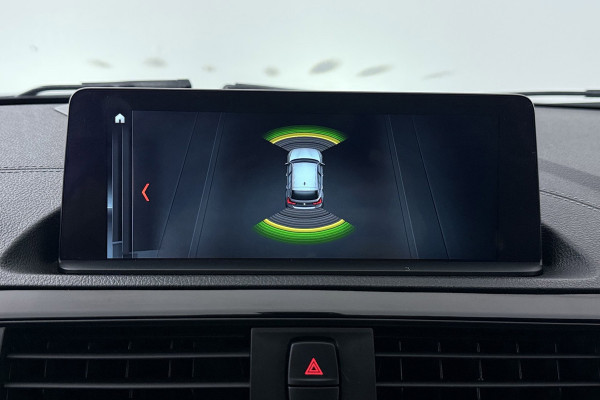 BMW 1-serie 118i High Executive Sport-Line (SCHUIF/KANTELDAK, GROOT-NAVIGATIE, STOELVERWARMING, SPORTSTOELEN, HARMAN KARDON)