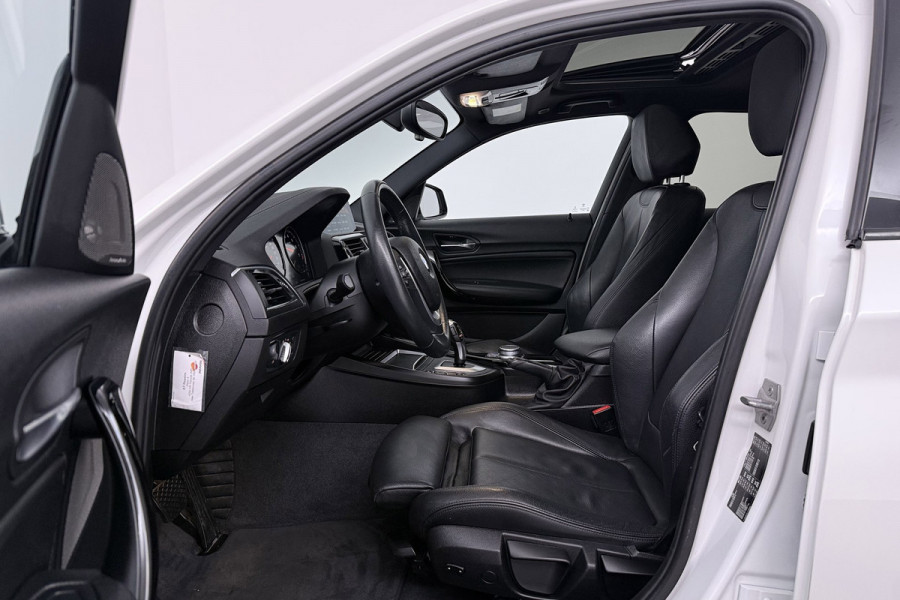 BMW 1-serie 118i High Executive Sport-Line (SCHUIF/KANTELDAK, GROOT-NAVIGATIE, STOELVERWARMING, SPORTSTOELEN, HARMAN KARDON)