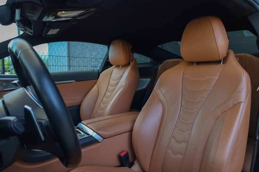 BMW 8 Serie M850i xDrive High Executive | VOL! | DEALER ONDH | CARBON | B&W | NAP | 4WIELSTUURING | HUD | 360 |