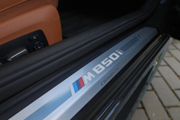 BMW 8 Serie M850i xDrive High Executive | VOL! | DEALER ONDH | CARBON | B&W | NAP | 4WIELSTUURING | HUD | 360 |