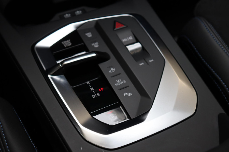 BMW 1-serie 120i High Executive M Sport Pakket Automaat / Adaptief M-onderstel / Sportstoelen / Driving Assistant / Active Guard / Parkeerhulpsysteem / Hoogglans Shadow line
