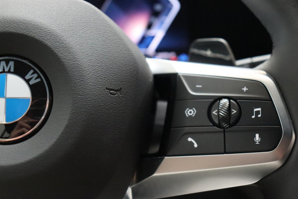 BMW 1-serie 120i High Executive M Sport Pakket Automaat / Adaptief M-onderstel / Sportstoelen / Driving Assistant / Active Guard / Parkeerhulpsysteem / Hoogglans Shadow line