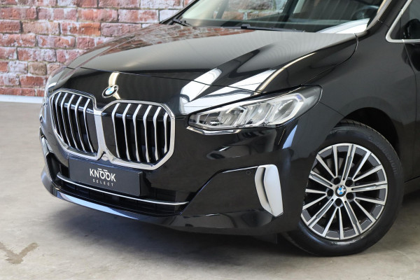 BMW 2 Serie Active Tourer 218i Executive Luxury Line Automaat / Widescreen Display / Navigatiesysteem / Harman Kardon / DAB / Parkeerhulpsysteem / Comfortpakket / Extra Getint glas / 17 Inch