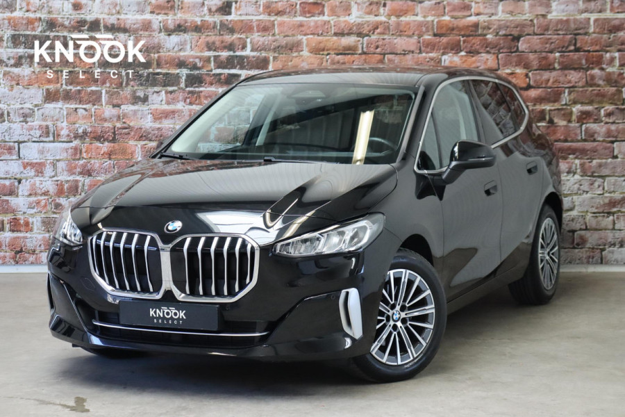 BMW 2 Serie Active Tourer 218i Executive Luxury Line Automaat / Widescreen Display / Navigatiesysteem / Harman Kardon / DAB / Parkeerhulpsysteem / Comfortpakket / Extra Getint glas / 17 Inch